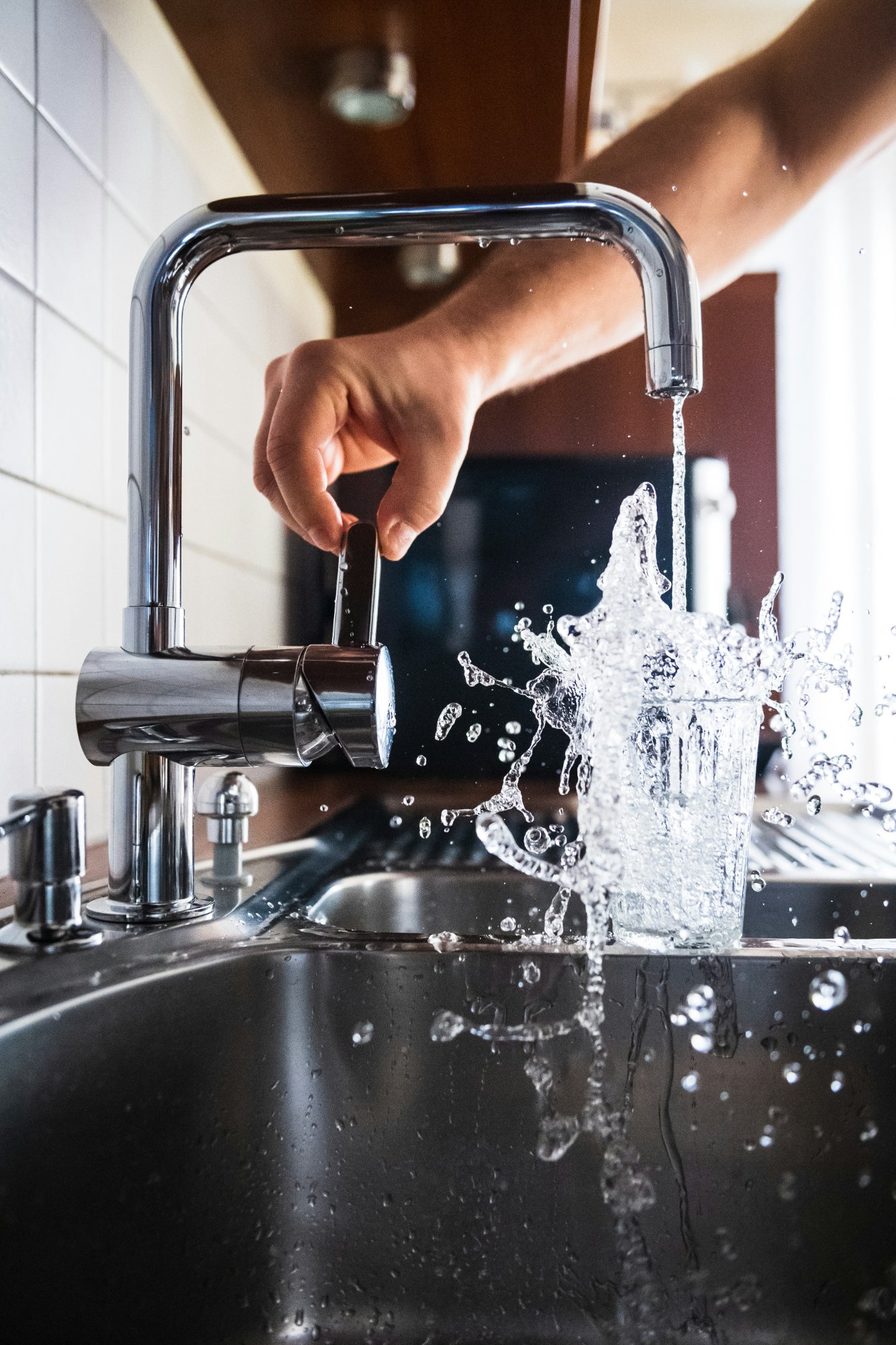 Water flowing from a kitchen tap with a filter attachment